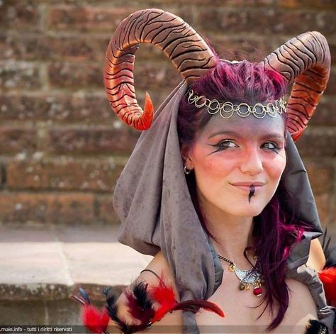 tiefling horns, jewellery and subtle makeup to tie it all in. Tiefling Cosplay, Vinci Italy, Tiefling Horns, Ren Faire Costume, Subtle Makeup, Makeup Class, Organza Skirt, Fantasy Costumes, Cosplay Makeup