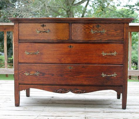 Dark Wood Dresser, Restored Furniture, Upcycle Furniture, Oak Chest Of Drawers, Solid Wood Dresser, Oak Dresser, Dresser Makeover, Wood Furniture Diy, Vintage Dressers