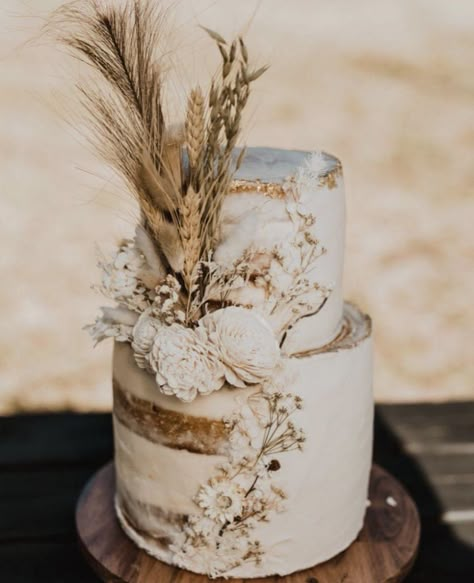 Two Tier Naked Cake Boho, Bohemian Cake Design, Boho Chic Cake Ideas Birthday, Boho Cakes Wedding, Bohemian Wedding Cake Boho Chic, Wedding Cakes Boho Chic, Wedding Cakes Pampas, Boho Bridal Shower Cake Ideas, Wedding Cake Neutral Colors