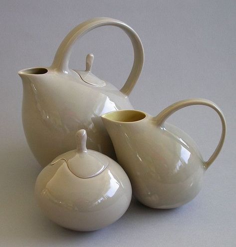 Sculptures Céramiques, Pottery Teapots, Clay Teapots, Teapots And Cups, Ceramic Set, Tea Art, My Cup Of Tea, Ceramic Teapots, Chocolate Pots