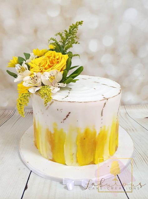 Lemon Cake Ideas, Yellow Cake Designs Birthday, Mango Cake Design, Yellow And White Cake, Sunshine Birthday Cakes, Passion Cake, Yellow Birthday Cake, Flower Cake Design, Bake Sale Packaging