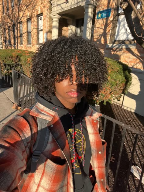 4c Curly Hairstyles Men, 4b Haircut Men, Black Nonbinary Hairstyles, Curls Black Men Hair, 4b Hairstyles Men, Hat With Afro, Defined 4c Hair, Long Curly Hair Men Black, Middle Part Afro