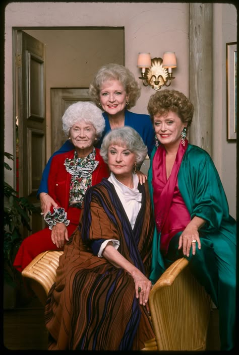 The Golden Girls TV show was full of amazing outfits. Here are some lessons we've learned from watching Rose, Dorothy, Blanche, and Sophia. Friends Halloween Costumes Tv Show, Dorothy Golden Girls, Friends Halloween Costumes, Golden Girls Costumes, Group Costume Ideas, Dorothy Zbornak, The Golden Girls, Bride Sister, Betty White