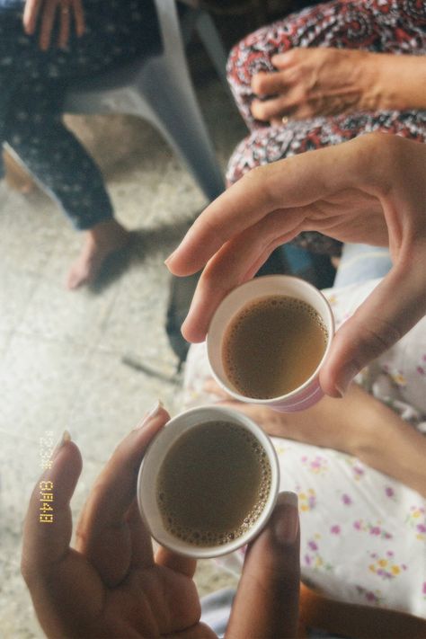 Chai Date, Chai Aesthetic, Desi Vibes, Iphone Wallpaper Yellow, Actors Illustration, Desi Aesthetic, Autumn 2023, Desi Girl, Samosa