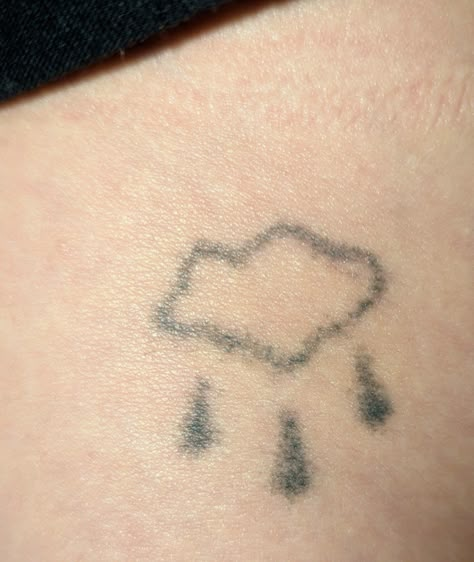 rain cloud black ink Bad Stick And Poke Tattoos, Cloud Stick And Poke, Easy Stick And Poke Tattoo Ideas Simple, Moon Stick And Poke, Small Stick And Poke Tattoo, Stick Poke, Stick Poke Tattoo, Pretty Hand Tattoos, Small Clouds