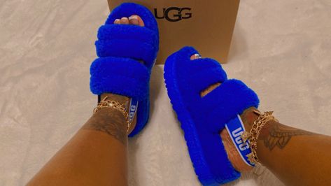 Baddie Slides, Ugg Oh Fluffita, Baddie Shoes, Cute Uggs, Nike Shoes Women Fashion, Fluffy Shoes, Crocs Fashion, Pleaser Heels, Pretty Shoes Sneakers