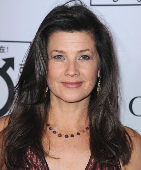 Funny, she doesn’t look Druish. Happy birthday to Daphne Zuniga, known to sci fi fans as Princess Vespa from “Spaceballs” (1987). Black Hair Layers, Daphne Zuniga, Laura Leighton, Black Hairstyle, Straight Hairstyle, Straight Black Hair, Celebrity Shoes, Black Hair Color, Hair Straightening