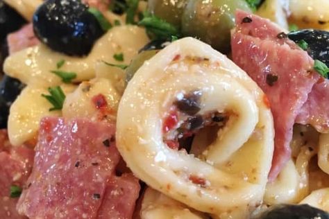 Tortellini and Olive Salad | Norine's Nest Pasta Salad With Cheese, Tortellini Pesto, Cold Italian Pasta Salad, Salad With Cheese, Appetizing Food, Salad Italian, Side Chick, Tortellini Recipes, Food Salad