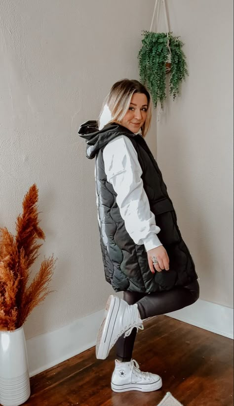 Long Puffy Vest Outfit, Hoodie And Vest Outfit, Puffer Vest Outfit Street Style, Long Puffer Vest Outfit, Outfits With Sweats, Platform Converse Outfits, High Top Converse Outfit, Puffy Vest Outfit, Long Puffer Vest