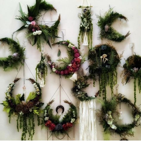 Pagan Door Wreath, Witchy Fall Wreath, Witchy Door Wreath, Witchy Flower Arrangements, Wiccan Wreath, Witchy Crafts To Sell, Witchy Wreaths, Moon Wreaths, Crescent Moon Wreath