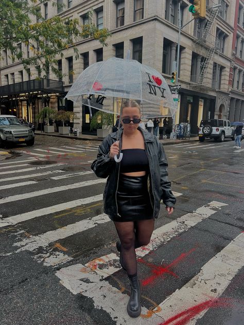 i love ny umbrella | new york | rainy aesthetic | Rain New York Aesthetic, Nyc Rainy Day, Rainy Day Nyc, Nyc Umbrella, Rainy Aesthetic, Rainy Day In New York, New York Rain, Paris Pics, Rain Outfit