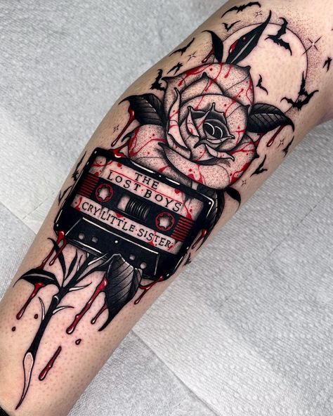 Beetlejuice Legs Tattoo, Creepy Beautiful Tattoo, Jack Skellington Hand Tattoo, Horror Themed Tattoos Sleeve, Floral Horror Tattoo, Beatle Juice Tattoo Ideas, Side Of Leg Tattoos Women, Dark Romance Tattoo Ideas, Scream Tattoo Design