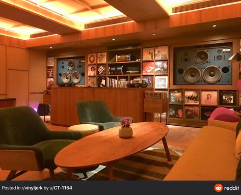 Retro Recording Studio, Listening Room Ideas, Hifi Bar, Vinyl Bar, Listening Bar, Audiophile Room, Vinyl Cafe, Hifi Room, Audiophile Listening Room