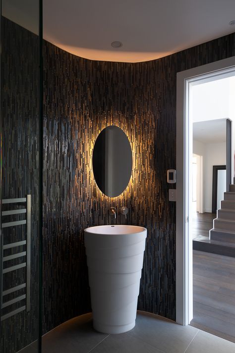 Guest en-suite showroom with modern basin and curved wall mirror Curved Wall, Modern Basin, Washroom Design, Curved Walls, Powder Room, Wall Mirror, Newport, Mirror Wall, Showroom