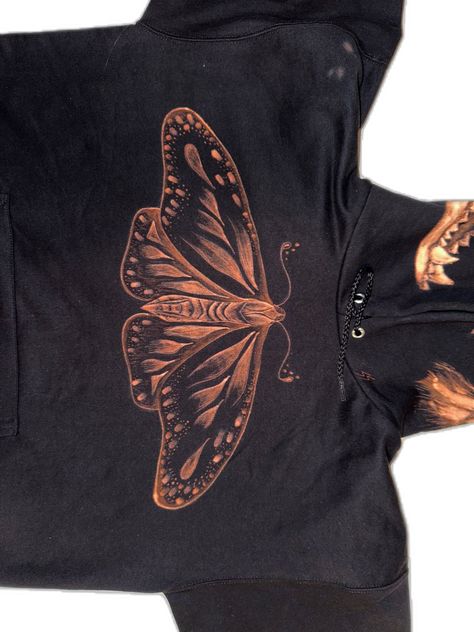 Bleached Butterfly Shirt, Butterfly Bleach Hoodie, Bleach Moth Shirt, Bleached Painted Shirt, Dragonfly Bleach Shirt, Acrylic Paint Shirt Diy, Sweater Painting Ideas, Bleach Dye Shirts Patterns, Black Bleached Shirt Design