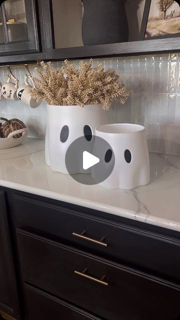 Chelsea Zutavern on Instagram: "Found the viral Ghost Buckets from @dollargeneral !
They are super cute plastic buckets with so many possibilities. What would you use them for?
.
.
#ghostbucket #viralfind #dollargeneral #halloween #halloweendecor #ghosts #ghostdecor #mums #planter #falldecor" Halloween Planter Ideas, Diy With Clay, Vase Diy, Plastic Buckets, Ghost Decoration, Planter Ideas, Halloween Diy Crafts, Diy Vase, Diy Clay