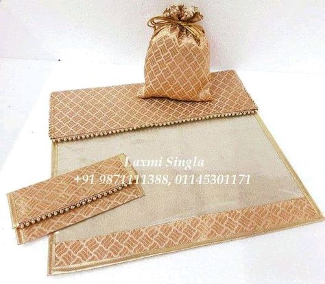 Shaadi Decoration, Saree Packing, Gift Packing Ideas, Saree Cover, Cutwork Saree, Fabric Box, Marriage Decoration, Packing Ideas, Wedding Gifts Packaging