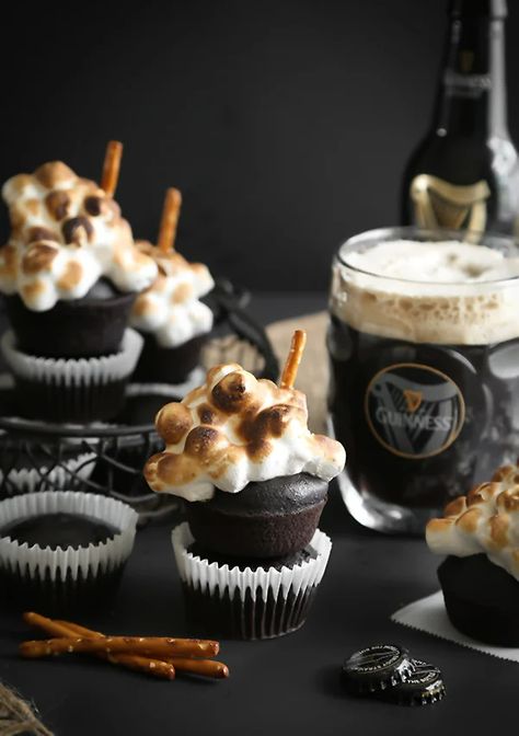 Beer Dessert, Guinness Cupcakes, Marshmallow Meringue, Baking Science, Sweet Pastries, Eat Dessert First, Eat Dessert, Sweets Treats, Cupcake Recipes