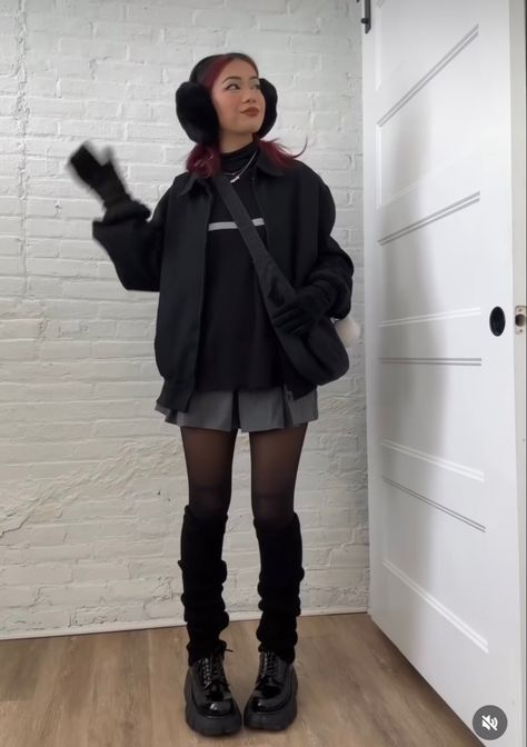 Winter Egirl Outfits, Winter Skirt Outfit Cold Weather, Baddie Outfits Winter Cold, Cold Weather Outfits Baddie, Baddie Winter Outfits Cold, Baddie Outfits Winter, London Winter Outfits, Baddie Winter Outfits, E Girl Style