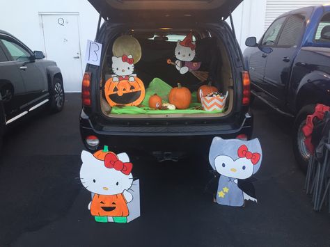 Hello kitty trunk or treat Sanrio Trunk Or Treat, Trunk Or Treat Hello Kitty, Hello Kitty Trunk Or Treat Ideas, Hello Kitty Trunk Or Treat, Hello Kitty Pumpkin, Hello Kitty Halloween, Trunk Or Treat, Cute Halloween Costumes, Fall Festival