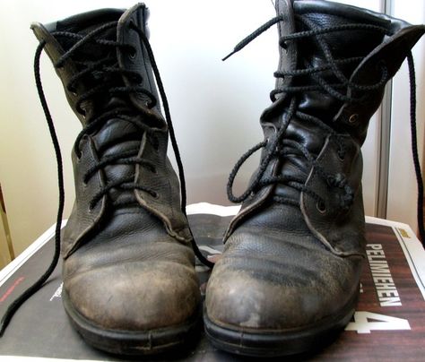 BOOTS Old Boots Aesthetic, Used Boots, Dark Grunge Aesthetic, Barbour Style, Skinhead Fashion, Old Boots, Extreme Metal, Mens Fashion Rugged, Glad Rags