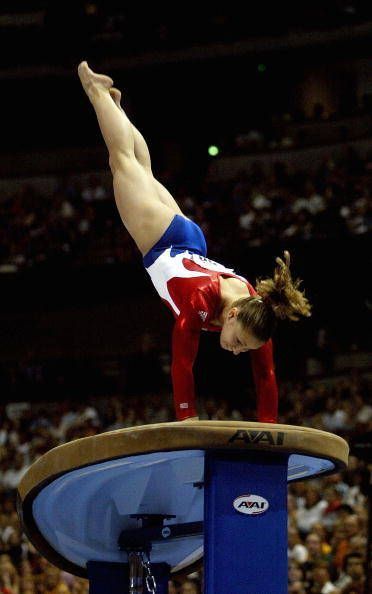 Front Handspring, Gymnastics Vault, Famous Gymnasts, Alina Kabaeva, Womens Gymnastics, Gymnastics Drills, Volleyball Photography, Mary Lou Retton, Nadia Comaneci