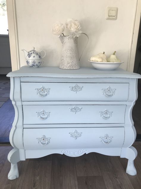 Light Blue Shabby Chic Bedroom, Baby Blue Furniture, Baby Blue Bedrooms, Shabby Chic Dressers, Shabby Chic Nightstand, Shabby Chic Drawers, Blue Chest Of Drawers, Shabby Chic Blue, Blue Nightstands