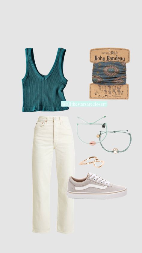 Kook Outer Banks Aesthetic Outfits, Out Banks Outfits, Outfit Ideas Outer Banks, Kiara Carrera Inspired Outfits, Kira Outer Banks Outfits, Obx Outer Banks Outfits Winter, Poppy From Surviving Summer Outfits, Obx Inspired Outfit Winter, Outer Banks Kook Inspired Outfits