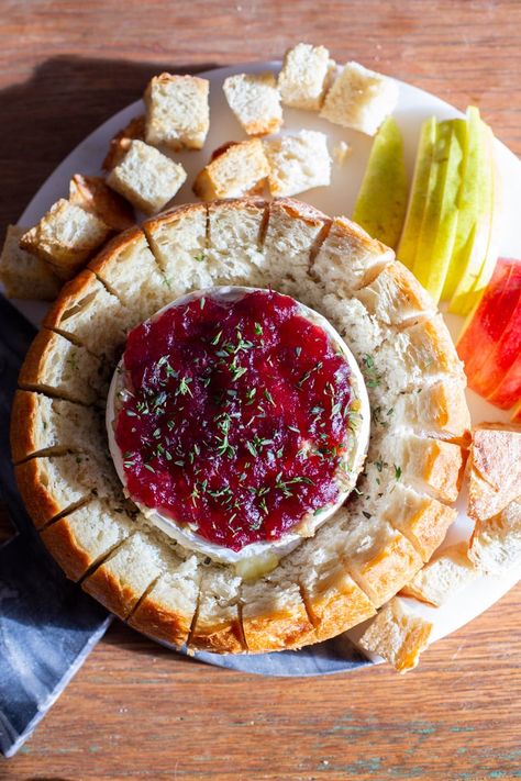 This Baked Brie is SO simple to make and the pull apart bread makes serving it delicious and EASY! So simple and GOOD! Baked Brie In Bread, Brie Christmas, Brie Bake, Baked Brie Cranberry, Brie Cheese Recipes, Baked Brie Appetizer, Sour Cherry Jam, Brie Cranberry, Entertaining Appetizers