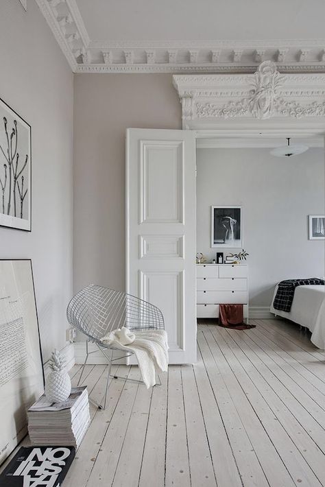 Scandinavian Bedrooms: Tips From The Best Scandi-Style Interiors On Pinterest - Grazia Bedroom Scandinavian Style, Interior Design Scandinavian, Apartment Walls, Grey Interior Design, Interior Design Per La Casa, White Interior Design, Scandinavian Interior Design, Interior Wall Design, Turn Of The Century