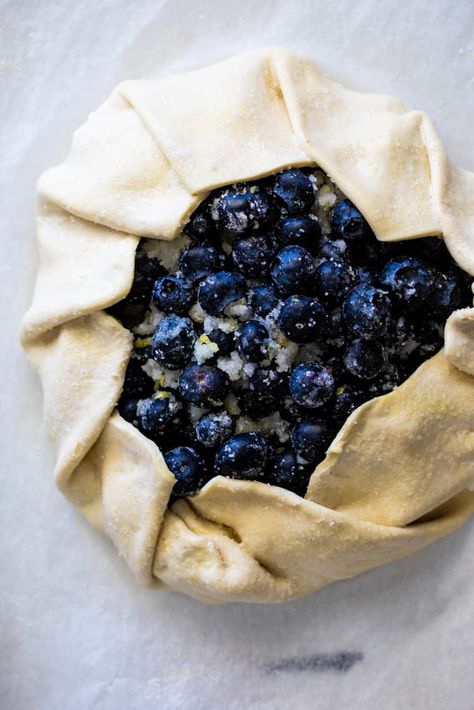 Lemon Galette, Puff Pastry Blueberry, Blueberry Recipes Easy, Easy Puff Pastry Desserts, Puff Pastry Recipes Dessert, Blueberry Galette, Pastries Recipes Dessert, Store Bought Pie Crust, Super Easy Desserts