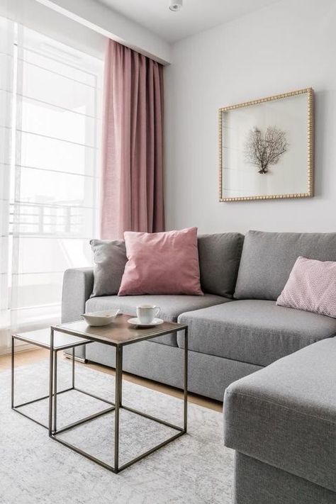 a very laconic living room with a grey sectional, pink and grey sofas, a couple of coffee tables and pink curtains Salon Simple, Minimalist Living Room Decor, Modern Minimalist Living Room, Pink Curtains, Living Room Color Schemes, Trendy Living Rooms, Living Room Diy, Decor Minimalist, Living Room Decor Apartment