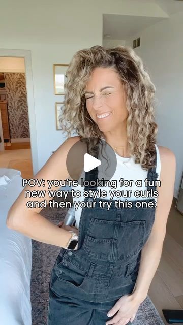 Tara Bohm on Instagram: "Twists + Bobby Pins = 😍✨🔥  What tutorial do you need next? Half up? Up do? Accessories?   #curlytutorial #curlyhairstyles #curlylook #curlytips #hairtribe #curlsoftheday #curlsofinstagram #curlygirljourney" Hairstyles For Medium Length Hair Wavy Half Up Half Down, How To Bobby Pin Hair, Half Up Wavy Hairstyles, Half Up Half Down Wavy Hair, Curly Hair Half Up, Curly Half Up Half Down Hairstyles, Half Up Half Down Hair Curly Hair, Half Up Curly Hairstyles, Half Up Curly Hair