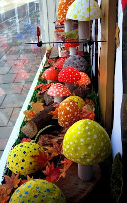 Snow in a Teapot: Design Blog: Mushrooms Mushroom Display Ideas, Mushroom Window Display, Autumn Shop Window Display, Jesenske Dekoracije, Autumn Window Display Retail, Fall Store Window Displays, Back To School Window Display, Christmas Window Display Retail, Mushroom Display