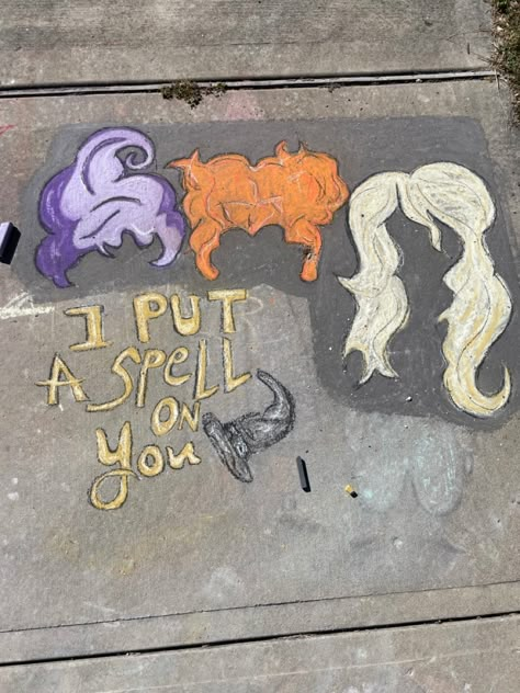 Chalk Art Step By Step, Chalk Art Up House, Fall Chalk Art Sidewalk, Halloween Chalkboard Ideas Chalk Art, Chalk Art Halloween Ideas, Chalk Ideas Halloween, Halloween Chalk Art Easy, Halloween Chalk Ideas, Halloween Sidewalk Chalk