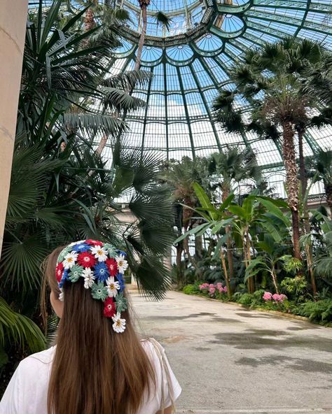 Brought my crochet flower bandana to the greenhouse and it just blends in so well 🥺 #flowerbandana #crochet #crochetbandana #crocheting #crochetaddict #crochetlove #crochetersofinstagram #crochetinspiration #crochetdaisy Crochet Flower Bandana, Crochet Daisy Bandana, Flower Bandana, Bandana Outfit, Crochet Bandana, Aesthetic Crochet, Crochet Daisy, The Greenhouse, Flower Crochet