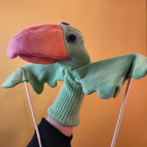 Alien Sock Puppet, Easy Marionette Puppets, Puppet Diy Easy, Hand And Rod Puppet, Puppet Making Ideas, Hand Puppets Diy, Diy Marionette, Puppet Clothes, Diy Puppets