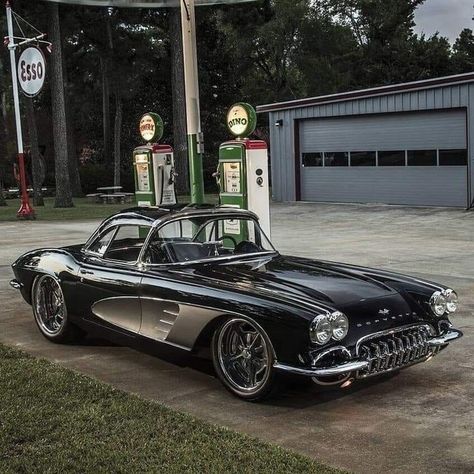 1961 Corvette, Chevrolet Corvette C1, Bmw Classic Cars, Corvette Zr1, Classic Corvette, Chevy Muscle Cars, Custom Muscle Cars, American Classic Cars, Classy Cars