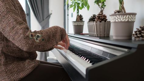 Digital Piano In Living Room, Piano In Living Room, Piano At Home, Piano Bench, Digital Piano, The Fear, Tips And Tricks, Piano, At Home