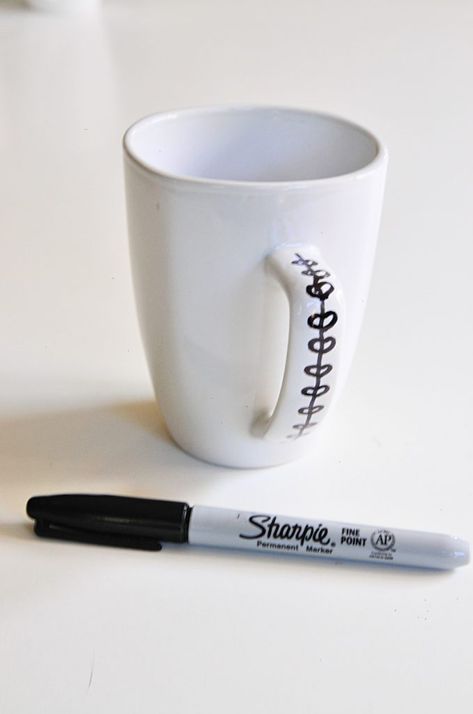 Writing On Mugs, Sharpie Coffee Mugs, Diy Mug Designs, Sharpie Mugs, Mugs Diy, Coffee Mug Crafts, Diy Sharpie Mug, Coffee Cups Diy, Student Christmas Gifts