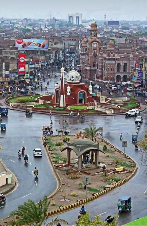 Ghanta Ghar chowk Multan, Pakistan🇵🇰 Pakistan Cities, Pakistan History, Multan Pakistan, Pakistan Home, Pakistan Beauty, Pakistan Culture, Beautiful Pakistan, Pakistani Culture, Pakistan Travel