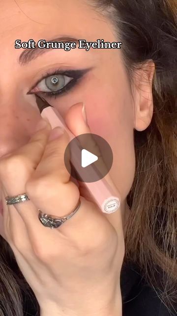 Dolceluna🌙|Makeup tutorials on Instagram Soft Grunge Eyeliner, Soft Grunge Makeup Tutorial, Grunge Eyeliner, Soft Grunge Makeup, Grunge Makeup Tutorial, Sabine Wren, Eyeliner Looks, Eyeliner Tutorial, No Eyeliner Makeup