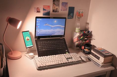 Low Budget Desk Setup, Mini Computer Desk, Simple Desktop Setup, Small Desk Ideas Bedrooms Simple, Simple Laptop Setup, Simple Desk Setup Small Spaces, Laptop Desk Setup Small Spaces, Small Desk Setup Aesthetic, Minimal Desk Setup Aesthetic