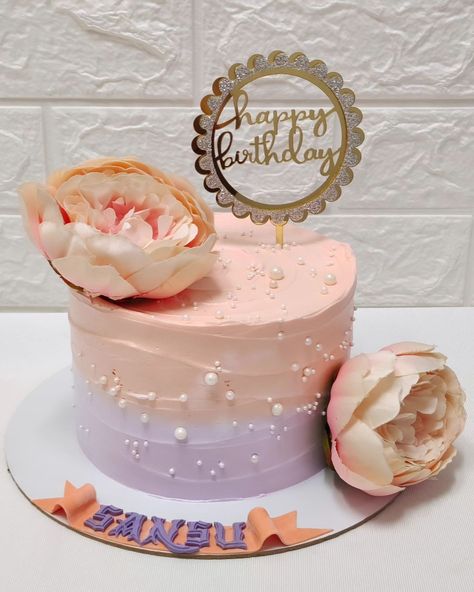 Simple and elegant pastel colour combination... chocolate mousse with choco chips flavour cake 🎂 #chocolatecake #cakesofinstagram #cakedesign #cakeart #cakelovers #cakedecorating #cakestyle #cakecakecake #bestcakeinahmedabad #chandkhedacakes #gandhinagarcakes #birthday #birthdaycake #instacake #instagram #instafood #instalike #instadaily #entrepreneur #baking #bakery #newcgroad #ahmedabadcakes Cake Colour Combination, Simple Cake Designs, Choco Chips, Fashion Cakes, Colorful Cakes, Chocolate Color, Chocolate Mousse, Colour Combination, Easy Cake