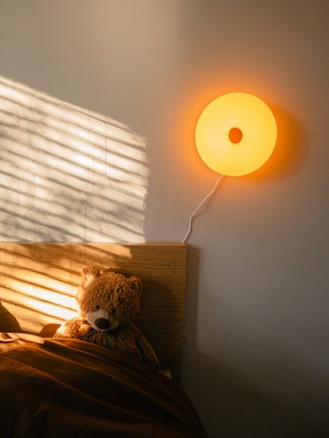 A donut shaped lamp glowing orange Ikea Donut Lamp, Donut Lamp, Cozy Mood, Ikea Lamp, Classy Bedroom, Table Wall, Melbourne House, Bubble Lamps, Room Deco