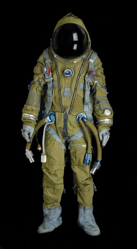 Soviet and American Space Suits For Sale at This Other-Worldly Auction Nasa Space Suit, Space Futuristic, Pilot Suit, Astronaut Suit, Space Suits, Mech Suit, Space Fashion, Space Suit, Space Nasa