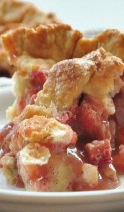 Apple Rhubarb Pie, Rhubarb Pie Recipe, Strawberry Rhubarb Pie Recipe, Rhubarb Recipes Pie, Rhubarb Cobbler, Rhubarb Desserts, Pie Pie, Strawberry Rhubarb Pie, Rhubarb Pie