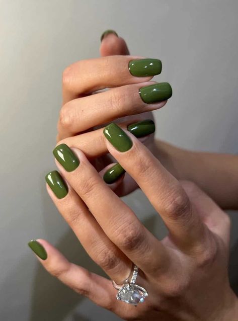 Looking for ideas for the perfect olive green nails? Check out these stunning olive green nail designs that are modern and chic. There's short and long olive nails, with coffin, almond, round, and square shapes, along with matte, shiny, French tip, or with gold foil, silver, and more! These nails are perfect for winter, spring, or fall! Avocado Nails Color, Olive French Nails, Chartreuse Nails, Nails For Darker Skin Tone, Olive Green Nails, Olive Nails, Fall Manicure, Green Nail Designs, London Nails