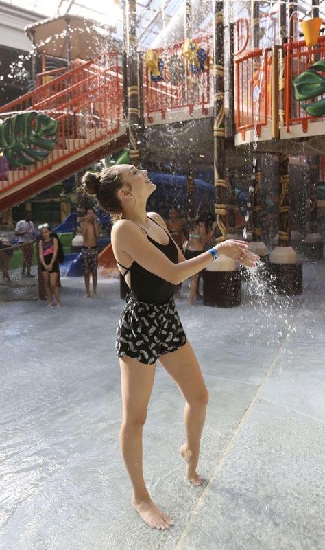 Waterpark Outfit Ideas, Maddie Ziegler Photoshoot, Maddie Z, Maddie And Mackenzie, Suit Pin, Young Celebrities, Mackenzie Ziegler, Dancing Aesthetic, Girls Crop Tops