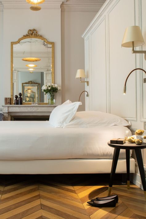 Here is a curated list of the ten best hotels and guesthouses in Bordeaux, all of which offer a charming and authentic experience. Photo: Villas Foch Boutique Hotel & Spa Hotel Room Design Boutique, Blush Pink Bathroom, Coolest Hotels, Boutique Hotels Interiors, Pink Bathroom Accessories, Parisian Hotel, Country Boutique, Candlestick Centerpiece, French Theme